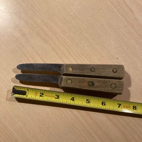 set of two wooden handle brass rivet butter knives  7 inch - Picture 2 of 2